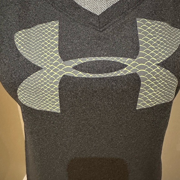 Ladies Under Armour Shirt - Picture 2 of 3
